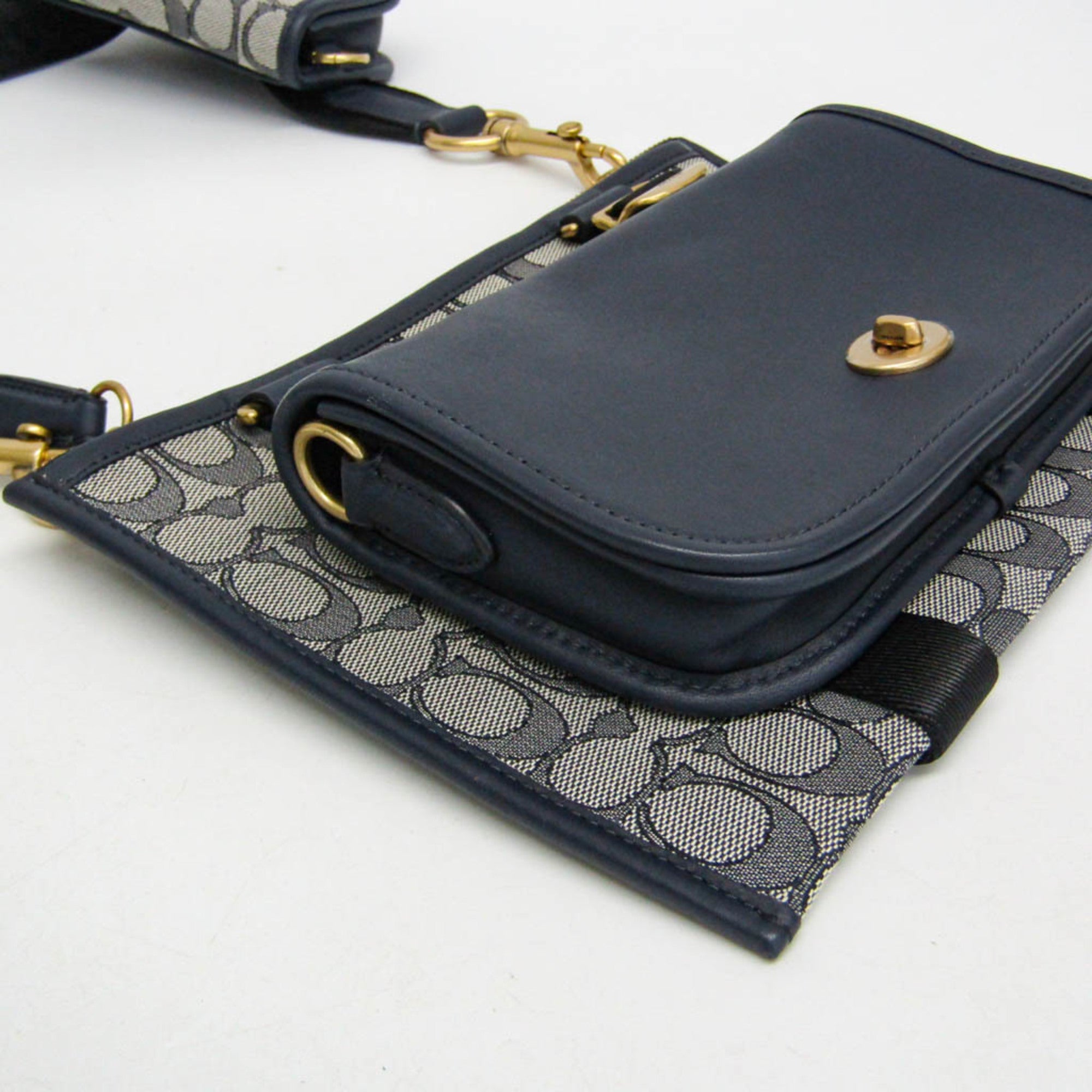 Coach Signature · Canvas Shoulder Bag