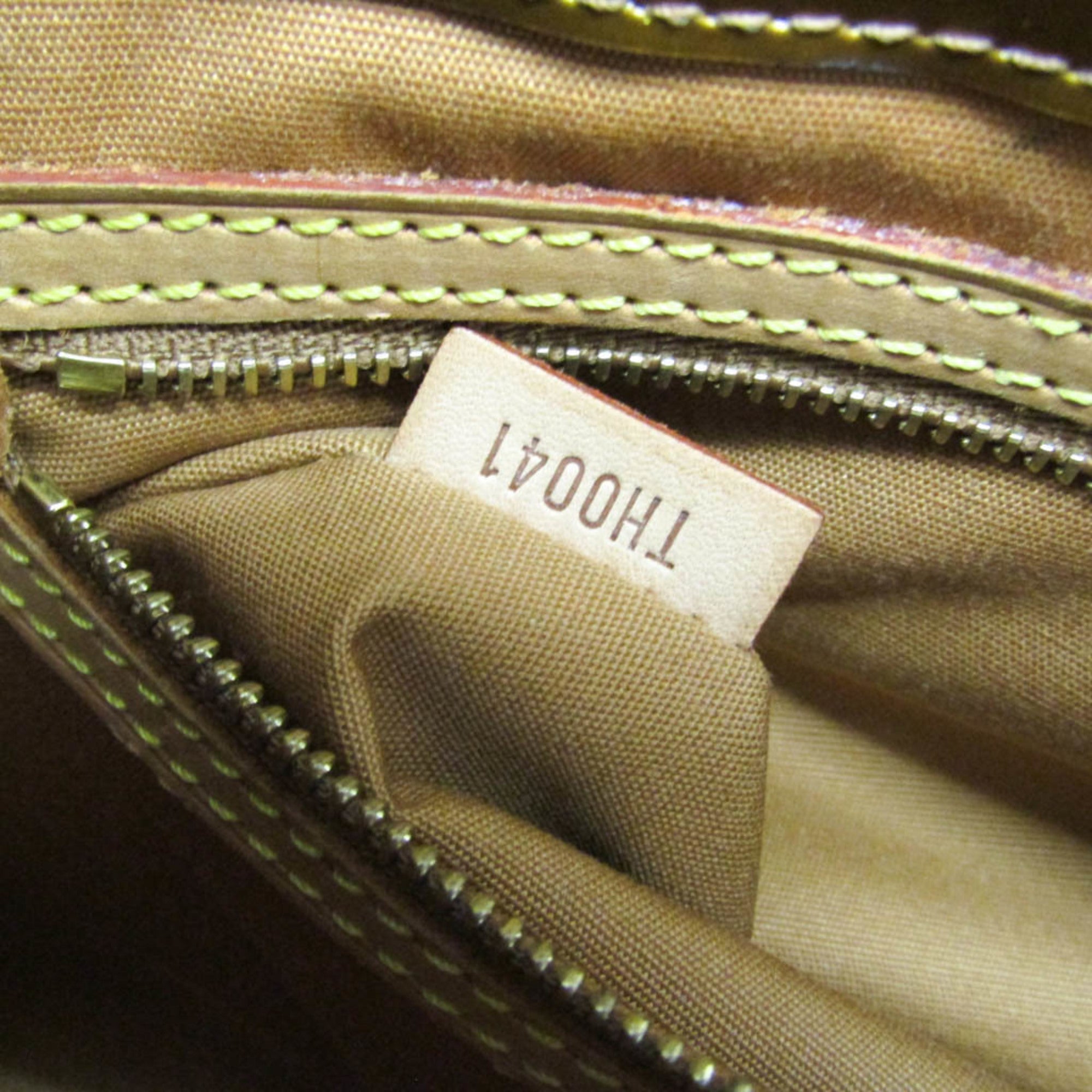 Louis Vuitton Reade MM · Monogram Vernis