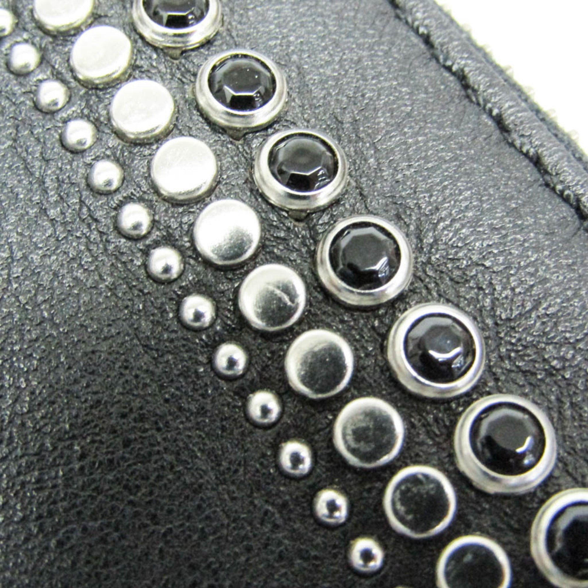 Valentino Garavani Rockstud · Leather Clutch