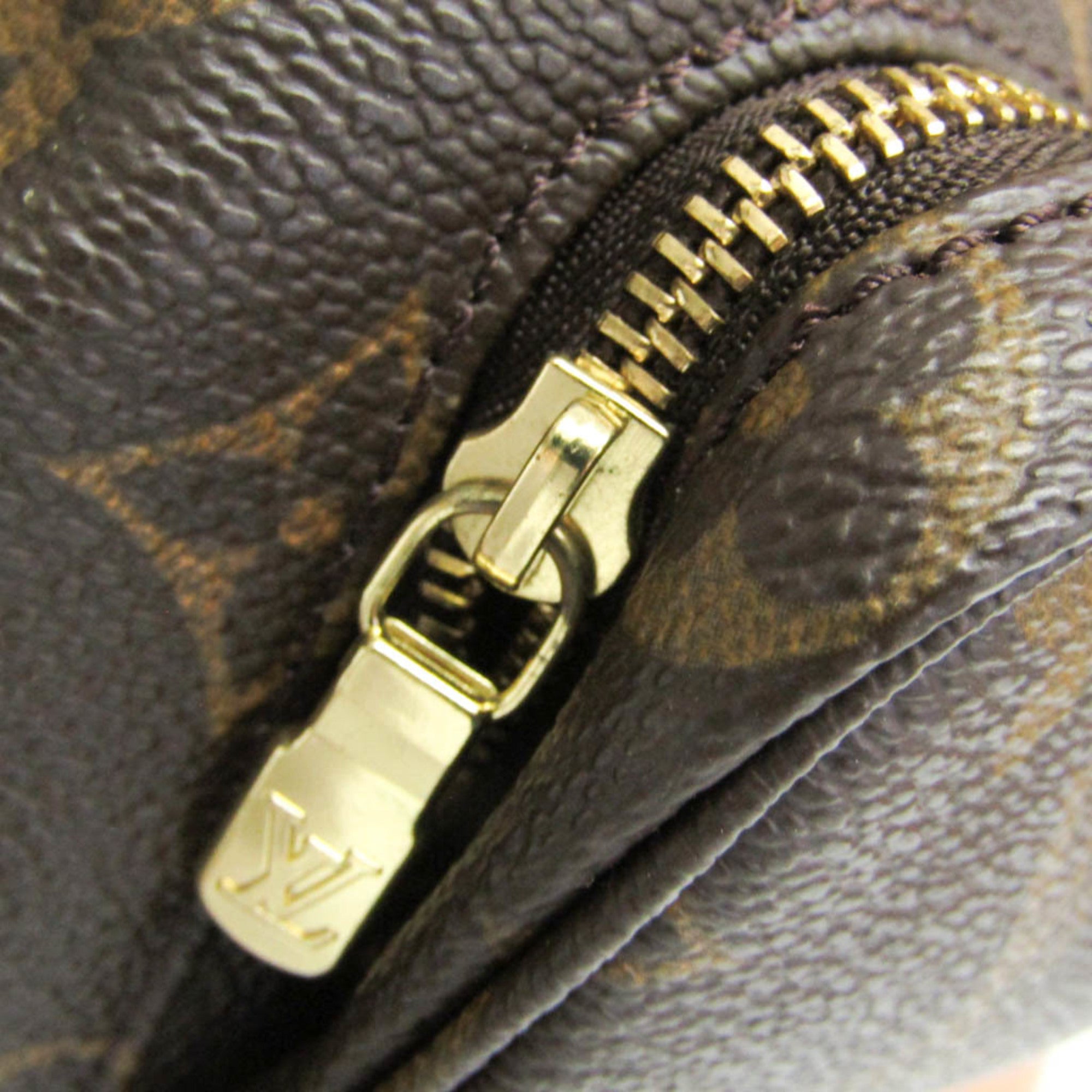 Louis Vuitton Montsouris MM · Monogram