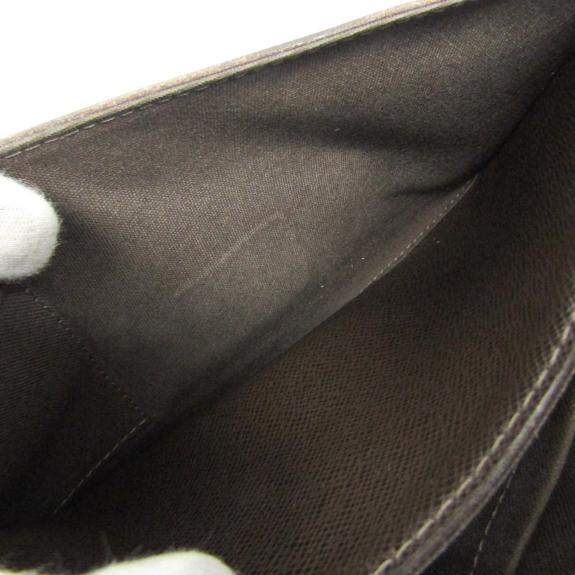 Louis Vuitton Veraia · Taiga Leather