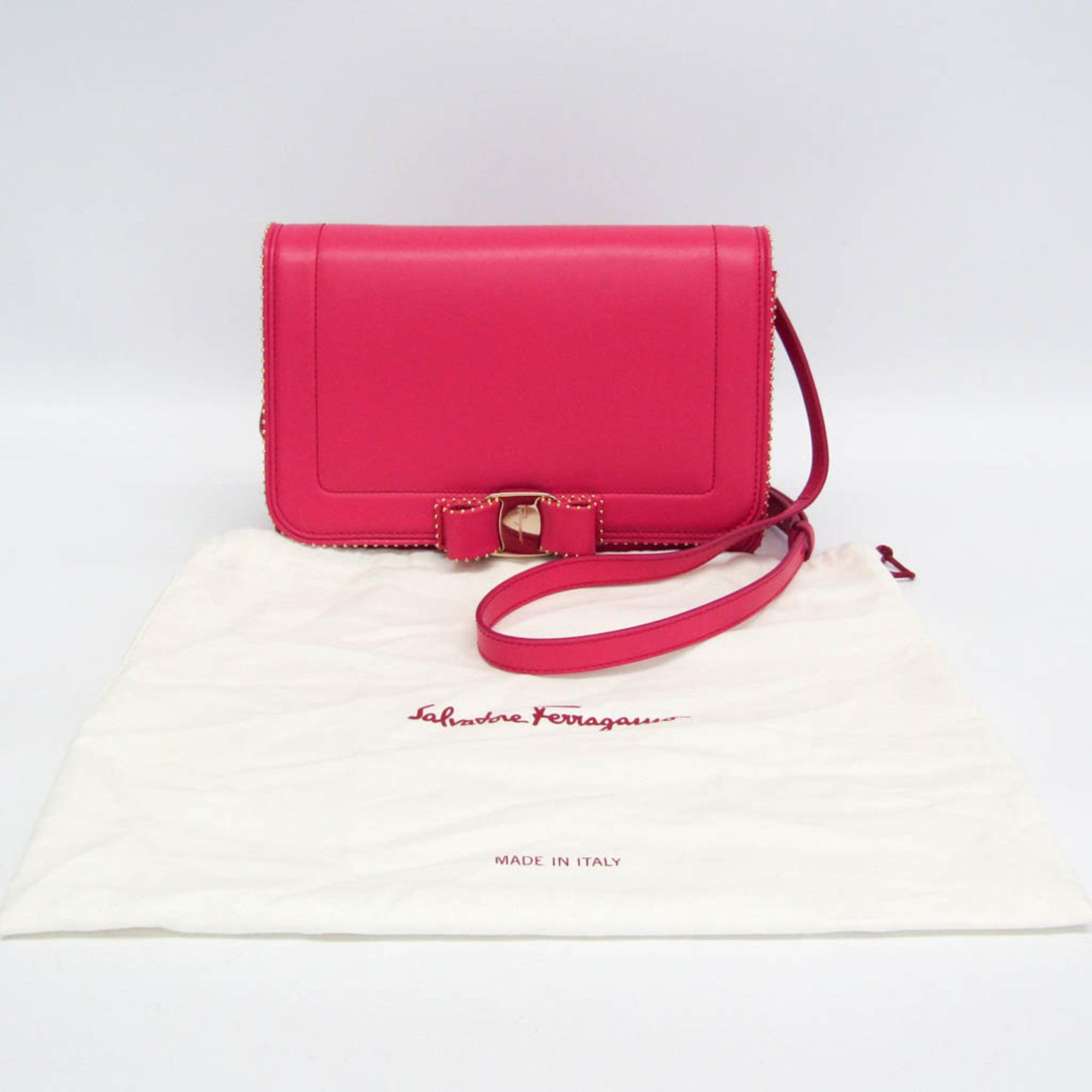 Salvatore Ferragamo Vara · Leather