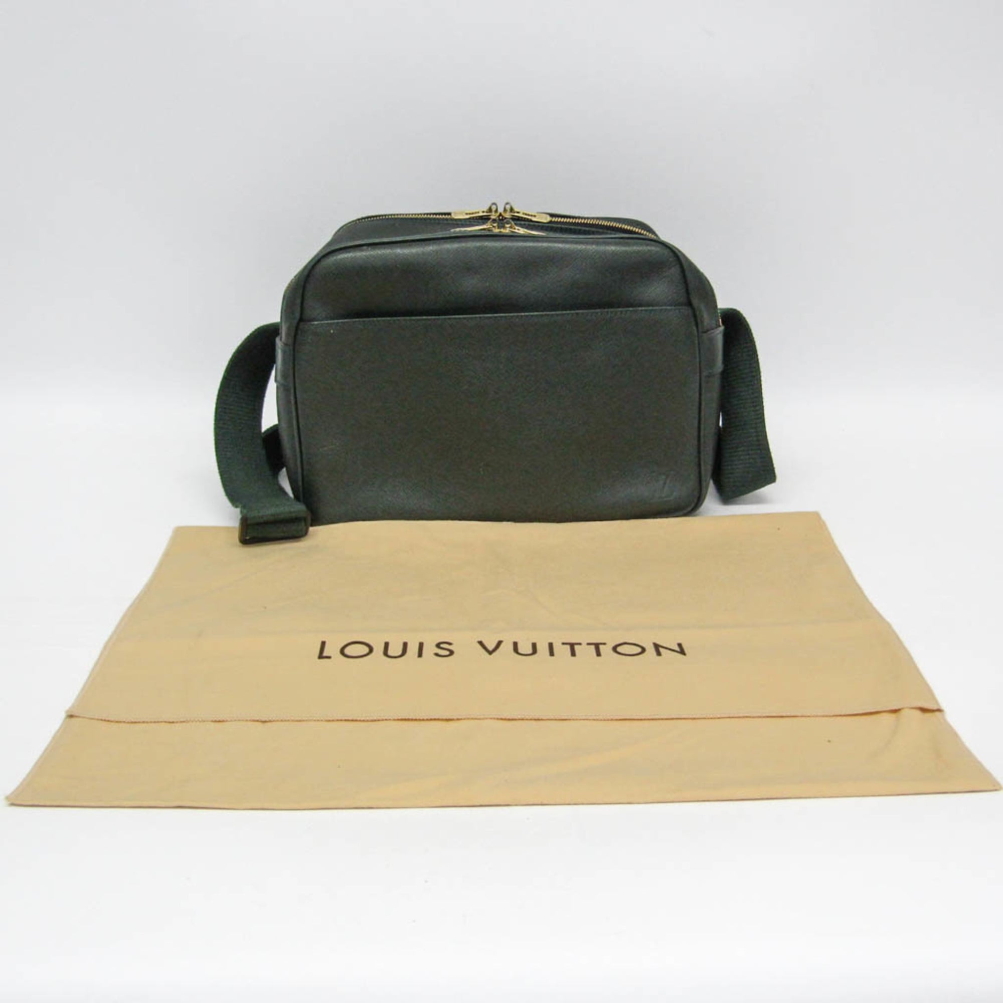 Louis Vuitton Taiga Reporter PM · Episea