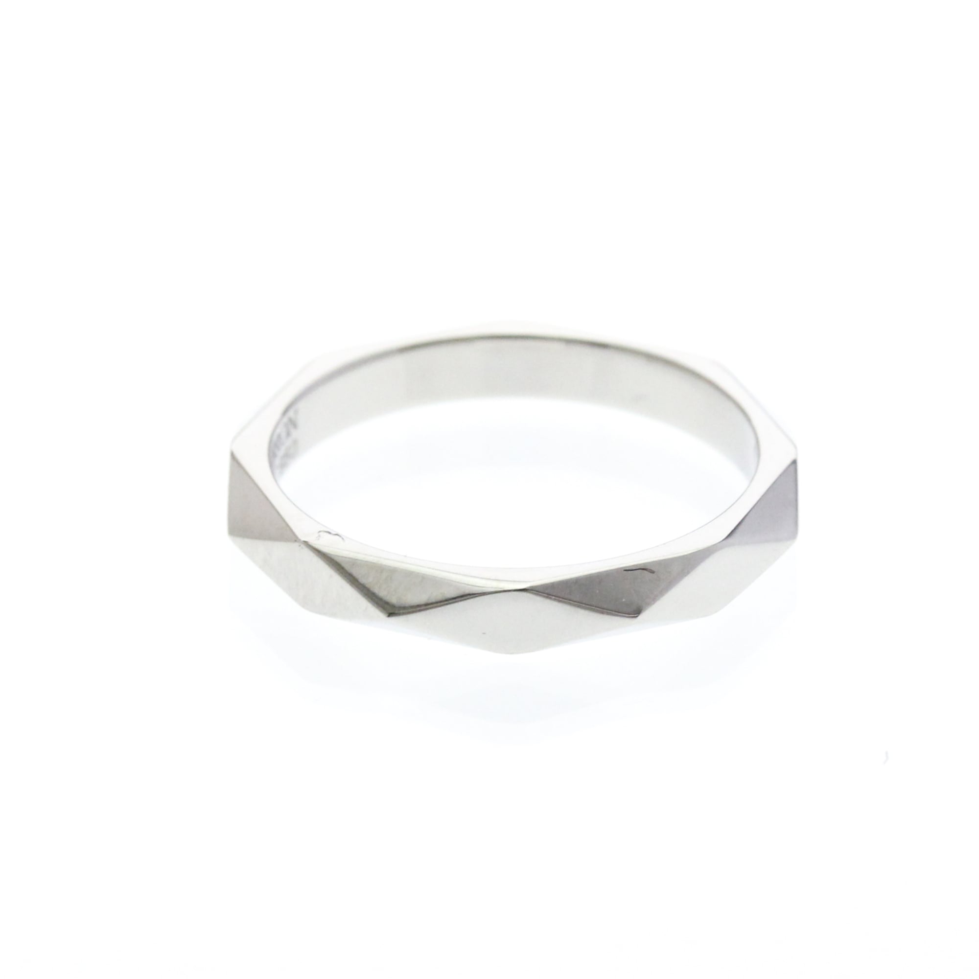 Boucheron Faceted · Platinum