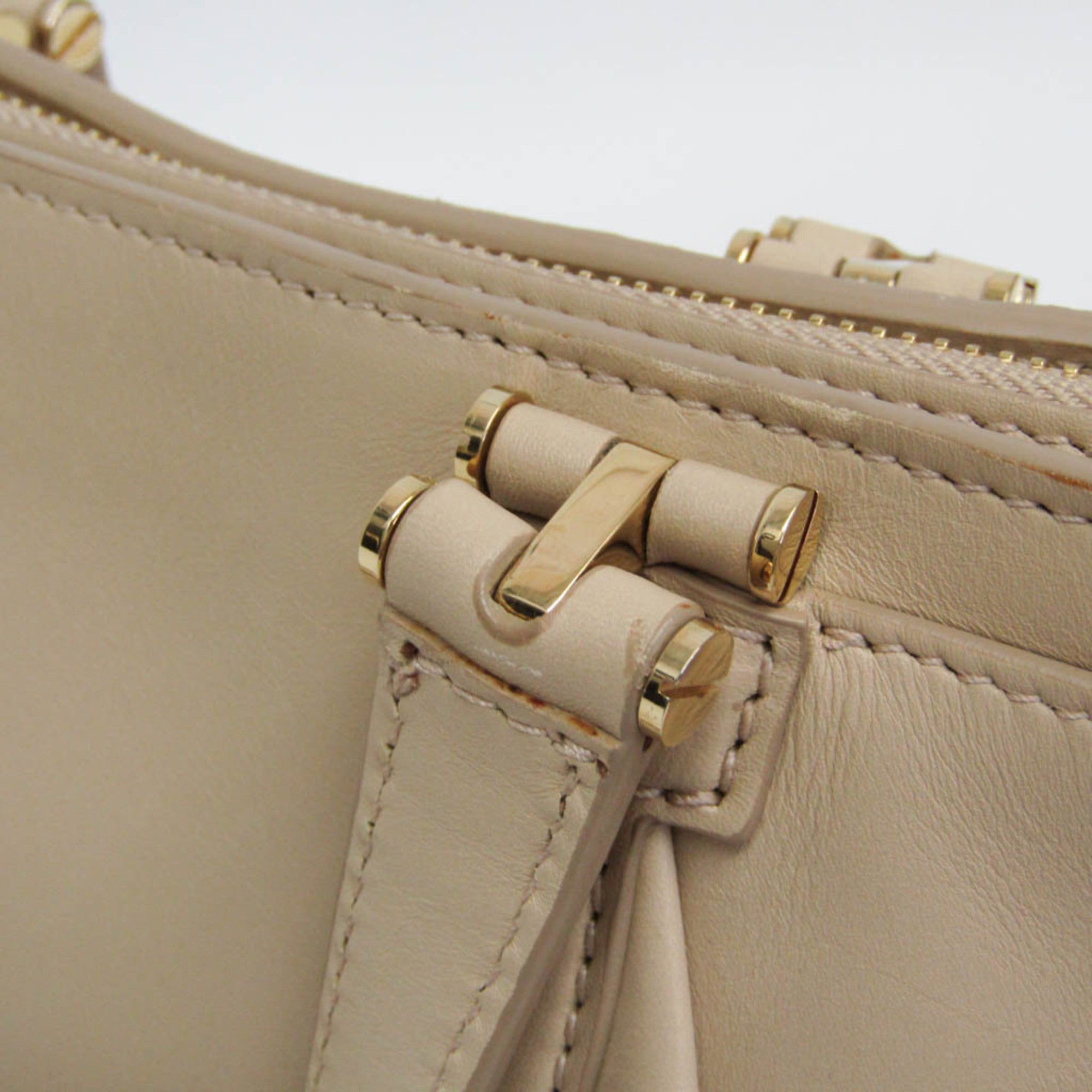 Salvatore Ferragamo Gancini · Leather