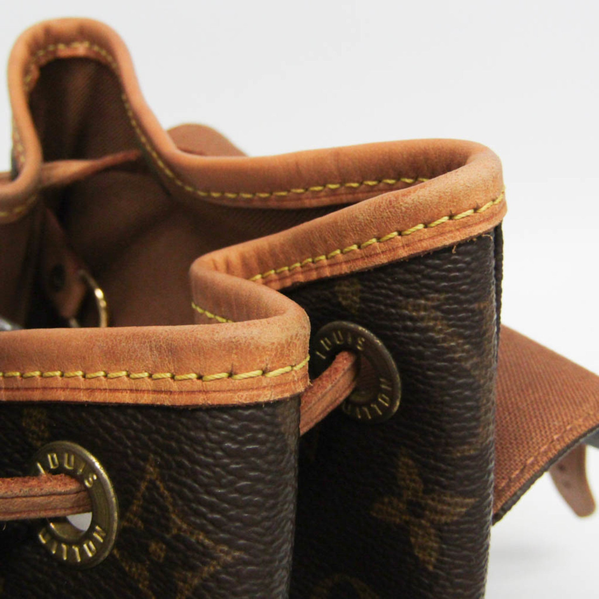 Louis Vuitton Montsouris MM · Monogram