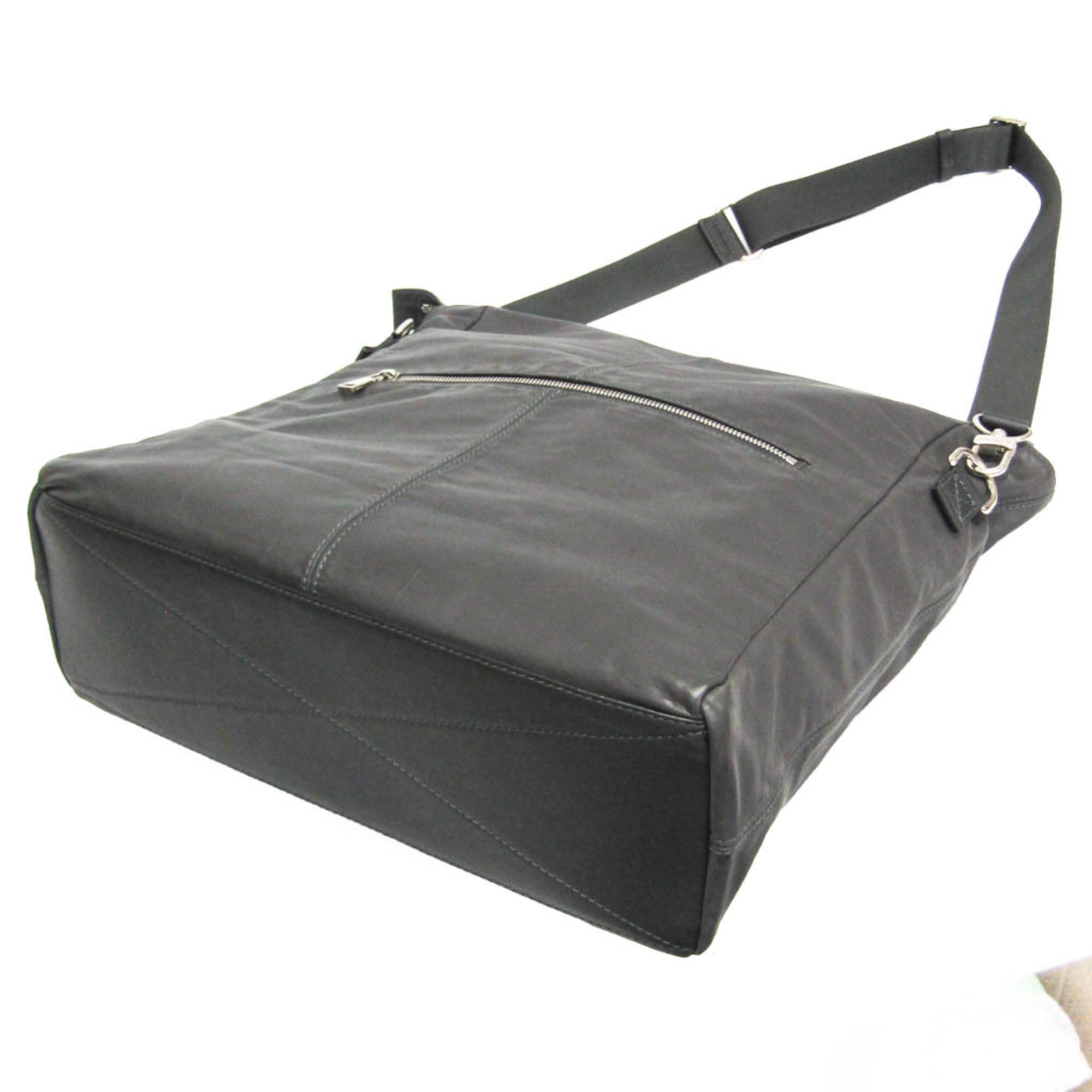 Louis Vuitton V-Line Gaston Move · Calf Leather