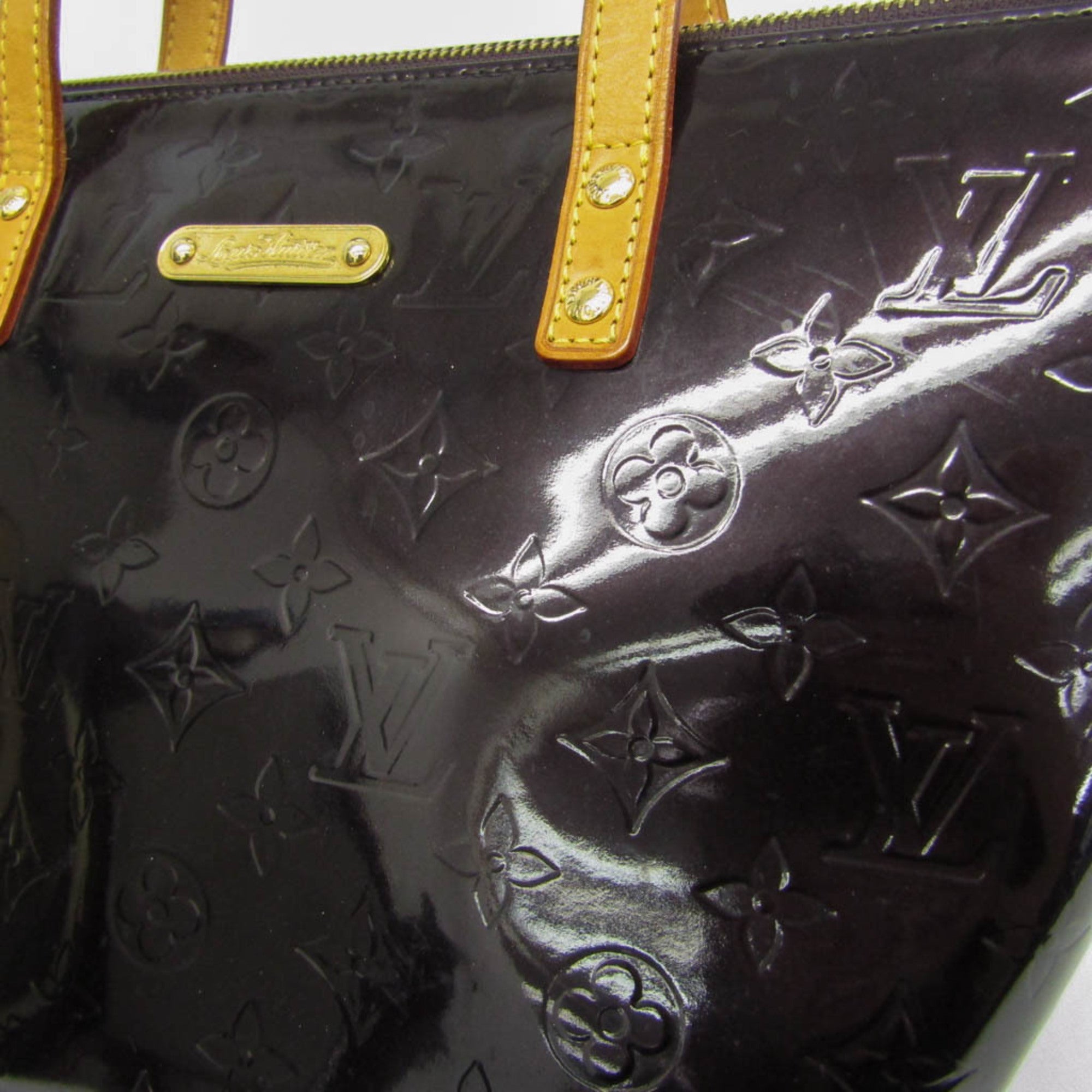 Louis Vuitton Bellevue PM · Vernis Amarante