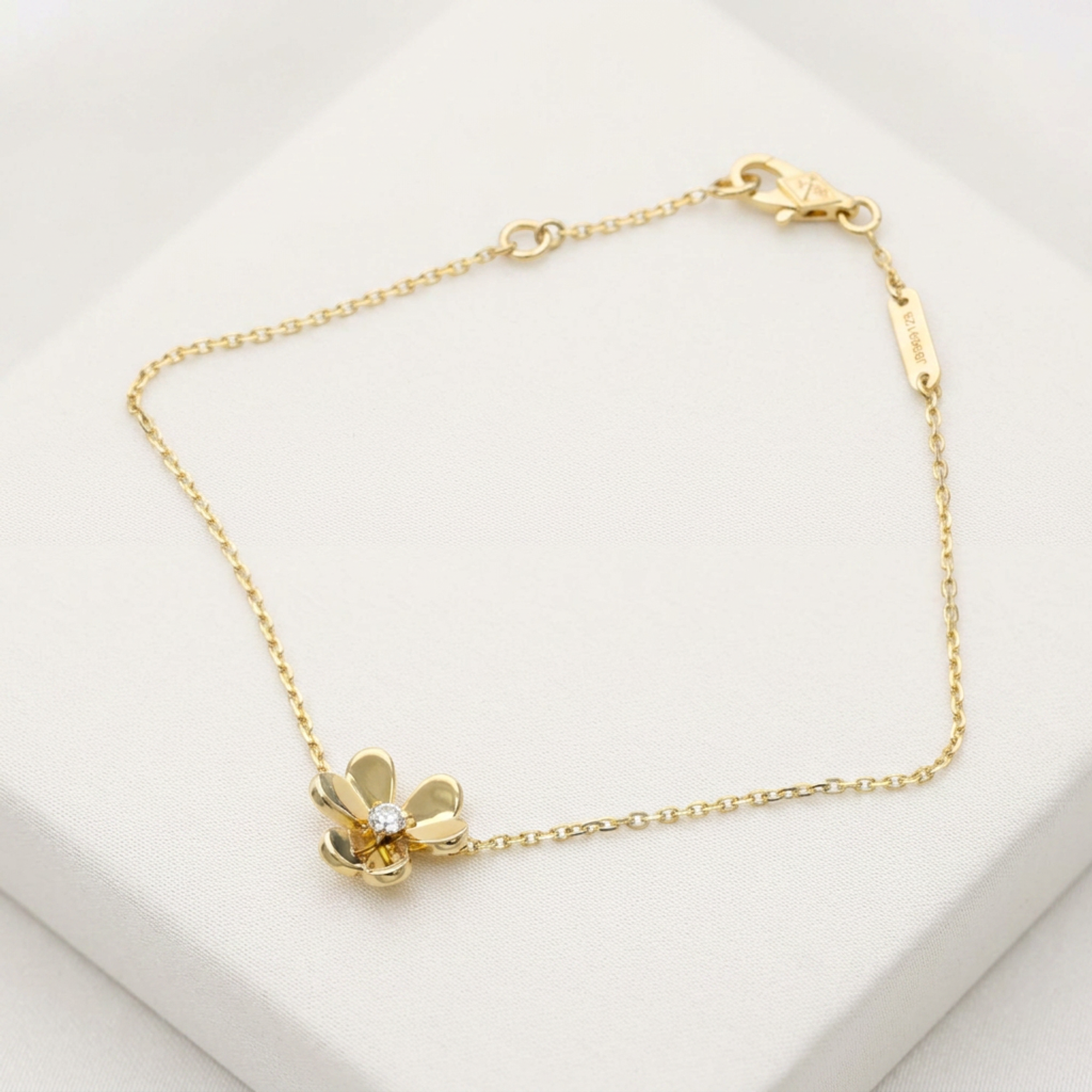 Van Cleef & Arpels Frivole · 18K Yellow Gold