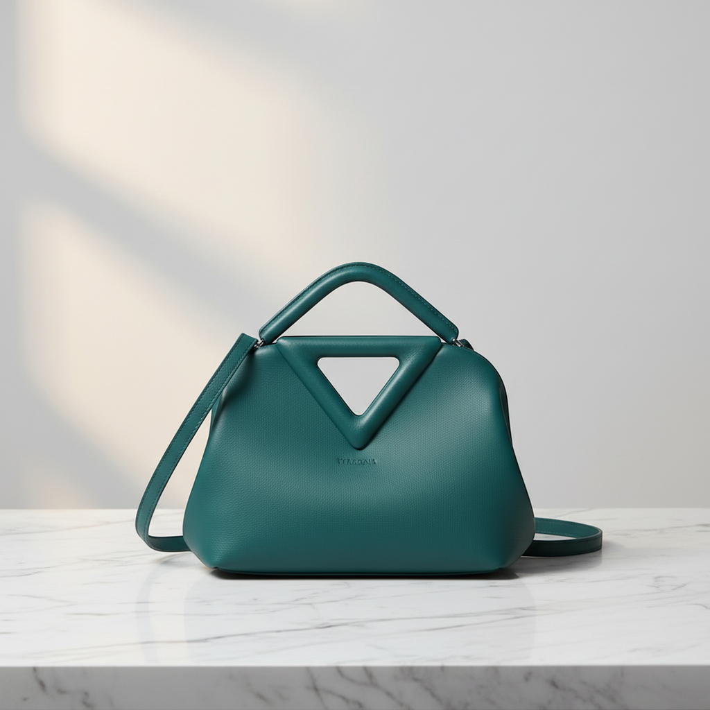 Bottega Veneta Point Small · Leather