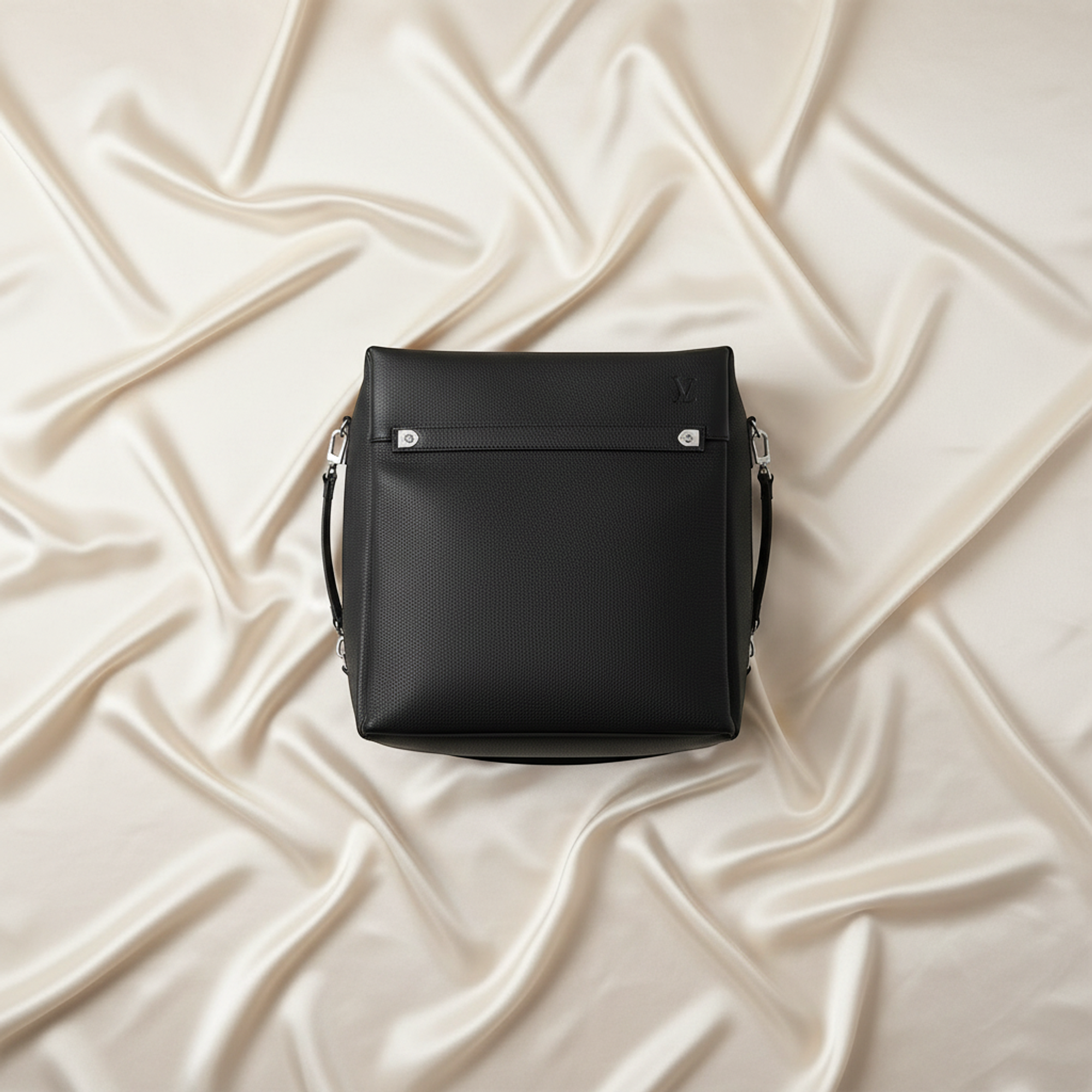 Louis Vuitton Taiga Beluga · Shoulder Bag
