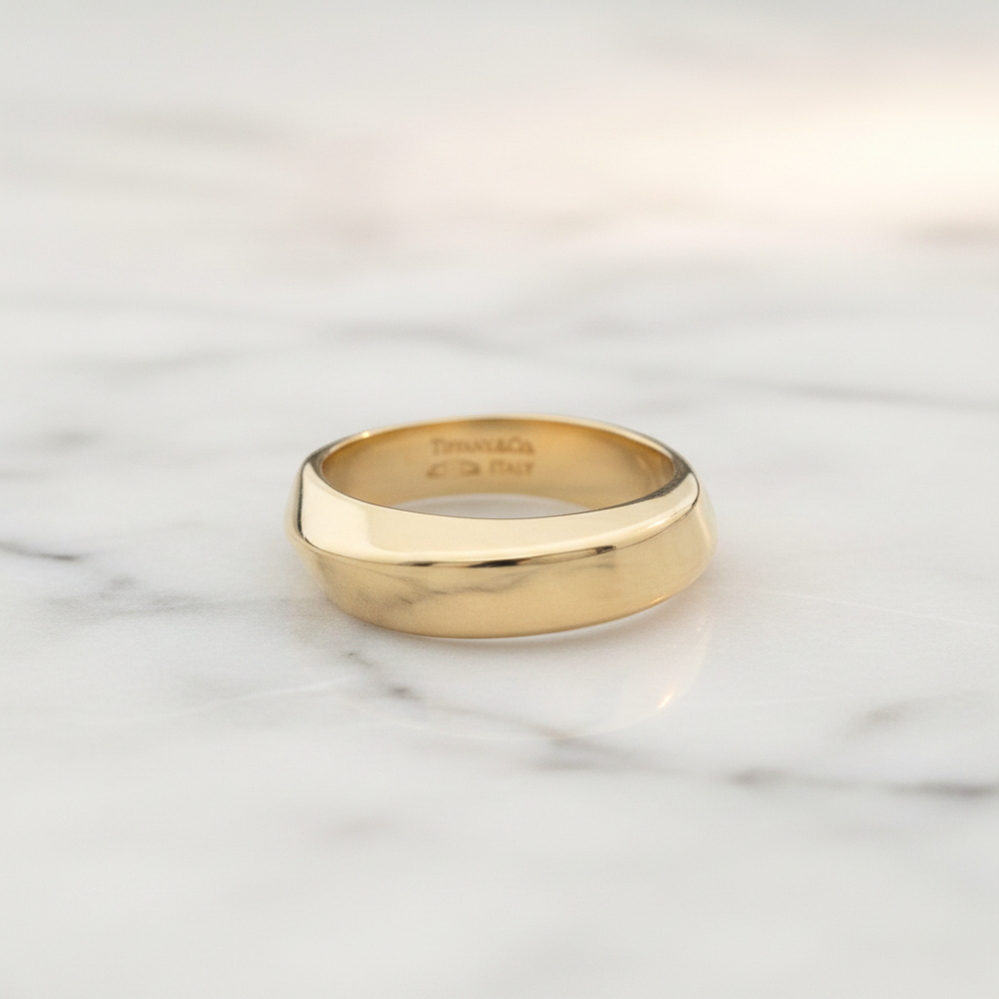 Tiffany Knife-Edge · 18K Yellow Gold